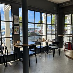 Sausalito Equator - Inside seating