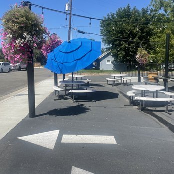 KRAVZ - Outdoor Seating - Ice Cream & Frozen Yogurt Near Me - Middleton, Idaho KRAVZ - Outdoor Seating - Ice Cream & Frozen Yogurt Near Me - Middleton, Idaho