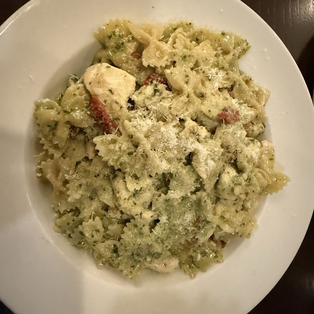 Da Bianca Trattoria - Pollo pesto farfalle - Italian Near Me - Orange, California Da Bianca Trattoria - Pollo pesto farfalle - Italian Near Me - Orange, California