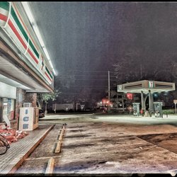 7-Eleven - Exterior