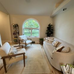 Truth Organic Spa - Waiting room with makeup application