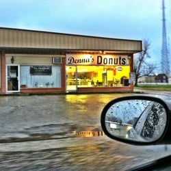 Denna Donuts - Store front - Denna's Donuts: Anahuac, Texas