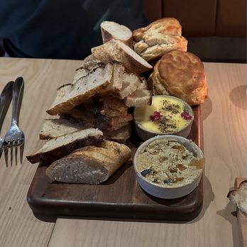 Café Momentum - Pittsburgh - Butter Board - Community Service/Non-Profit Near Me - Pittsburgh, Pennsylvania