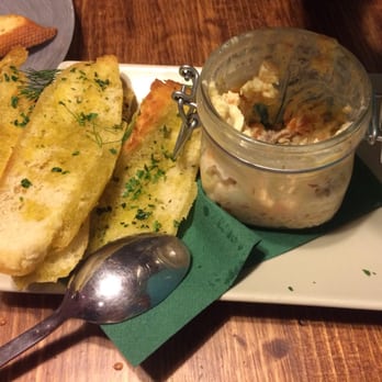 Picaflor - Ensaladilla rusa casera con salmón ahumado - Mediterranean Near Me - Port de Sagunt, V