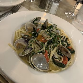 Miramar Bistro - Linguini with Clams, Spinach and Garlic Dinner - French Near Me - Highwood, Illinois Miramar Bistro - Linguini with Clams, Spinach and Garlic Dinner - French Near Me - Highwood, Illinois