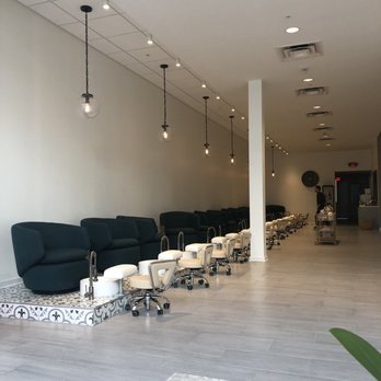 Basecoat On Fifth - Unique pedicure chairs - Nail Salons Near Me - Birmingham, Alabama