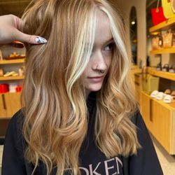Tangles Salon