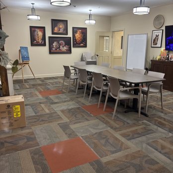 The Park At Surprise - Art room - Retirement Homes Near Me - Surprise, Arizona The Park At Surprise - Art room - Retirement Homes Near Me - Surprise, Arizona