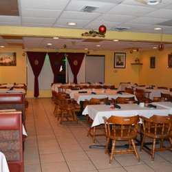La Rocca Italian Restaurant Bar & Pizzeria - Dining Room