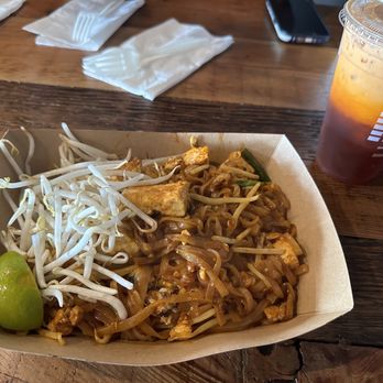 55 Thai Kitchen - Pad Thai with Tofu - Thai Near Me - San Diego, California 55 Thai Kitchen - Pad Thai with Tofu - Thai Near Me - San Diego, California