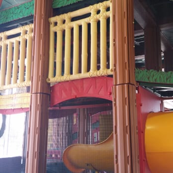 Carl's Jr - Awesome play area! - Fast Food Near Me - Blythe, California