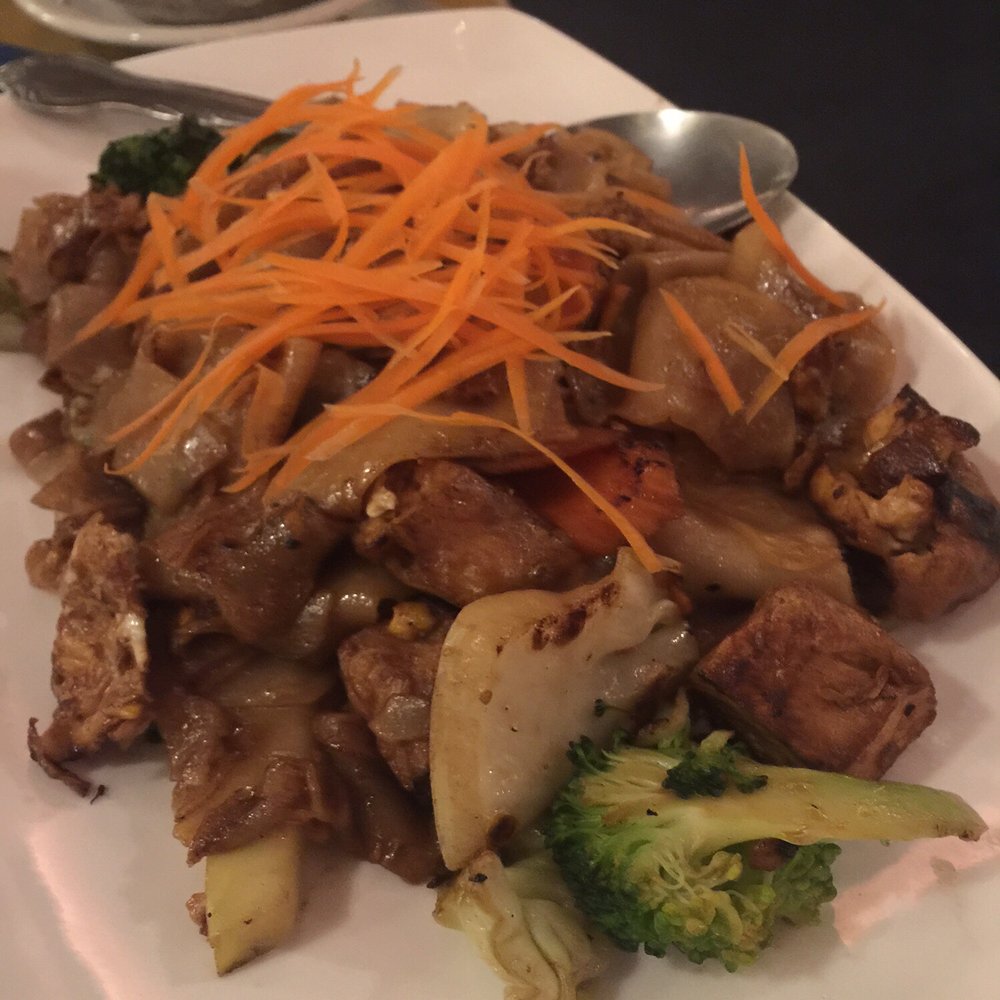 Bangkok West - Pad see ew with tofu and vegetables. - Thai Near Me - Aptos, California Bangkok West - Pad see ew with tofu and vegetables. - Thai Near Me - Aptos, California