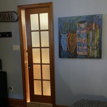 Bons Matins - Door to the tiny bathroom - Bed & Breakfast Near Me - Montreal, Quebec Bons Matins - Door to the tiny bathroom - Bed & Breakfast Near Me - Montreal, Quebec