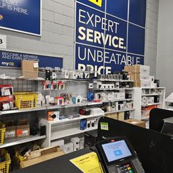 Best Buy Simi Valley - Online pickup area