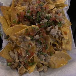 Finnegan's Pub - Nachos w/ grilled chicken