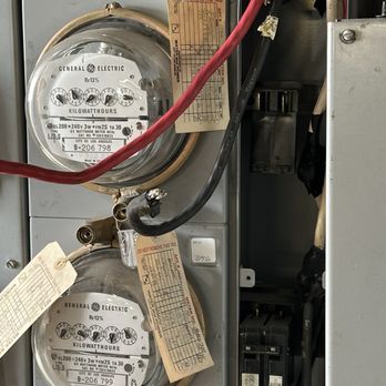 Gold Coast Electric Connection - Hot swapping the main circuit breaker - Electricians Near Me - Agoura Hills, California Gold Coast Electric Connection - Hot swapping the main circuit breaker - Electricians Near Me - Agoura Hills, California