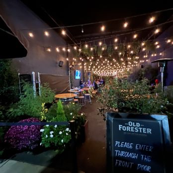 Laurel Tavern - New American Near Me - Studio City, California