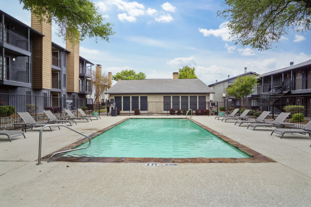 HADLEY BELLMAR APARTMENTS Updated July 2024 71 Photos 10640 Steppington Dr, Dallas