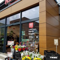 REWE - Haupteingang