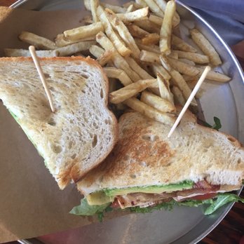 1909 - Chicken Sammie Sandwich - delicious - Bars Near Me - Temecula, California