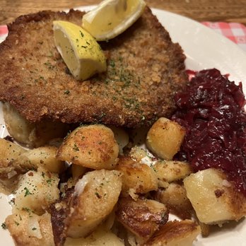 Laschet's Inn - German Near Me - Chicago, Illinois