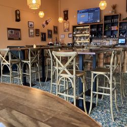 Oak Street Bistro - Cozy bar area!
