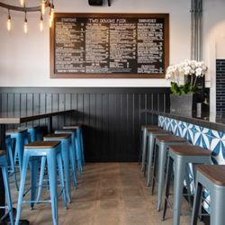 Two Doughs Pizza - Dine area