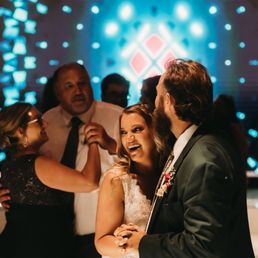 Stunning lighting on the dance floor for lifelong memories! Stunning lighting on the dance floor for lifelong memories!