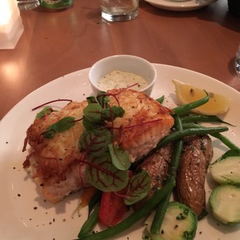 Bistro Grace - Salmon - Mediterranean Near Me - Pierrefonds, Quebec