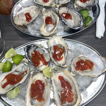 La Cruda Mariscos - Oysters with my toppings: salt, pepper, lime juice, hot sauce, and cocktail sauce - Seafood Near Me - Riverside, California La Cruda Mariscos - Oysters with my toppings: salt, pepper, lime juice, hot sauce, and cocktail sauce - Seafood Near Me - Riverside, California