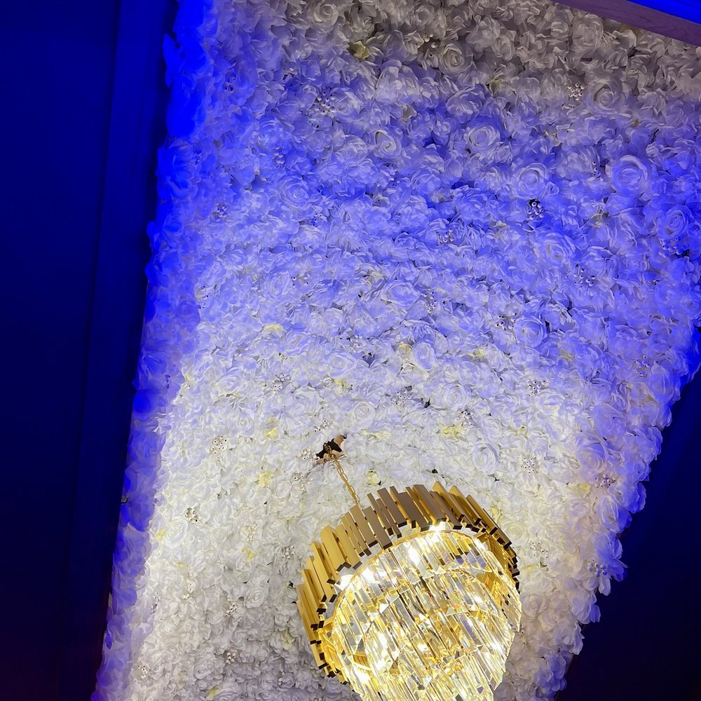 El Rey - Foyer ceiling in white roses - Mexican Near Me - New Albany, Ohio