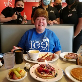 Cozy Corner - Harlem Ave - Birthday Breakfast at Cozy Corner on Harlem. - Breakfast & Brunch Near Me - Chicago, Illinois Cozy Corner - Harlem Ave - Birthday Breakfast at Cozy Corner on Harlem. - Breakfast & Brunch Near Me - Chicago, Illinois