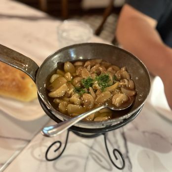 The Stinking Rose - Yummy garlic but it's supposed to be served hot and it was cold. - Italian Near Me - San Francisco, California The Stinking Rose - Yummy garlic but it's supposed to be served hot and it was cold. - Italian Near Me - San Francisco, California