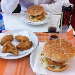 Panino e alette di pollo