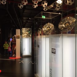 FC Bayern Erlebniswelt - Eine Reihe von gewonnenen Schalen....