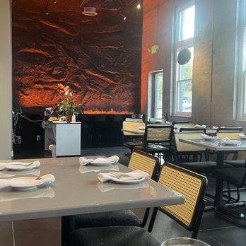 Patra Dining - Thai Near Me - Upland, California