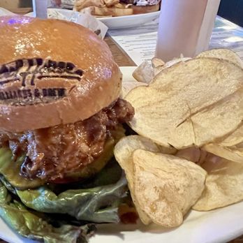 Roadhouse Billiards & Brew - Hot Honey Chicken Sandwich & Ultimate Potato Chips - Cocktail Bars Near Me - Eugene, Oregon