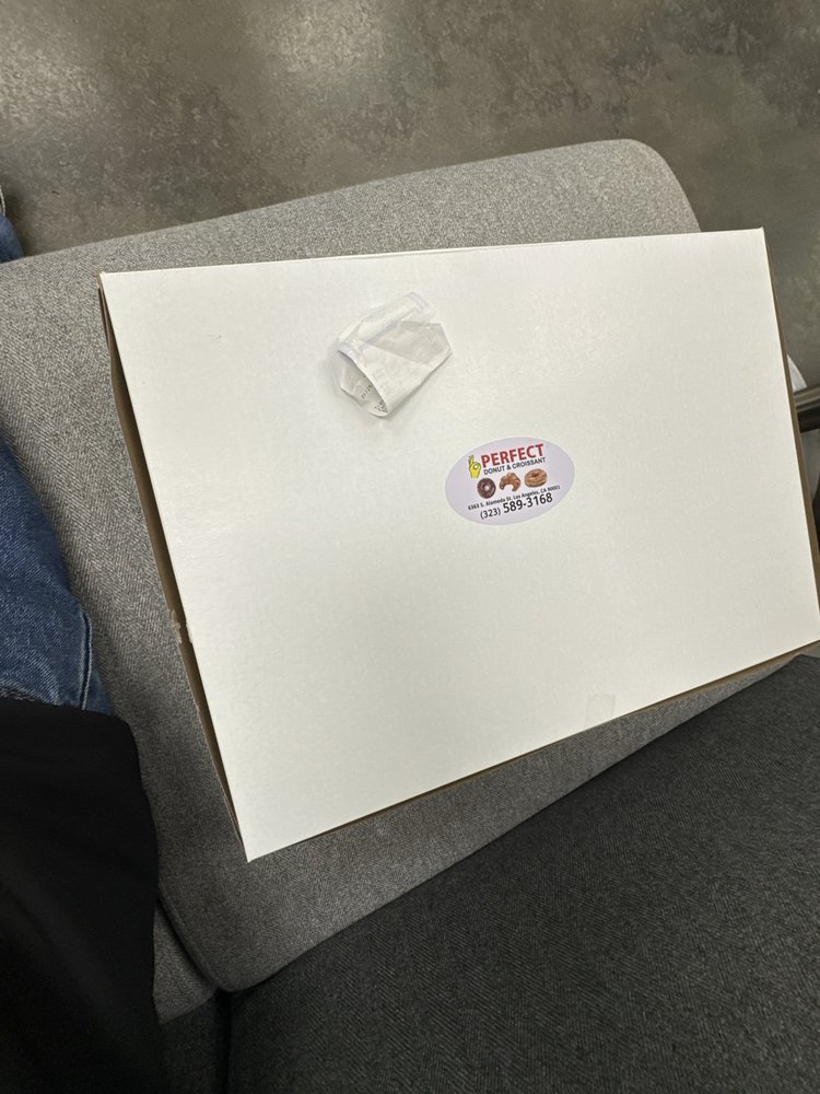 Perfect Donuts & Croissants Logo