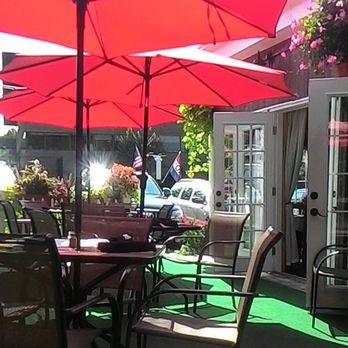 Red Fox Restaurant & Bar - outside patio - Sandwiches Near Me - Middletown, Connecticut Red Fox Restaurant & Bar - outside patio - Sandwiches Near Me - Middletown, Connecticut