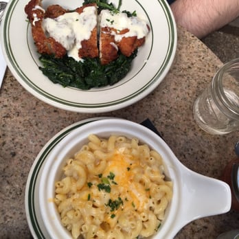 Mominette - Fried chicken includes Mac & Cheese - French Near Me - Brooklyn, New York Mominette - Fried chicken includes Mac & Cheese - French Near Me - Brooklyn, New York