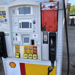 Shell - Me parece genial la idea de poner esos guantes es la primera ves que lo veo en una gasolinera