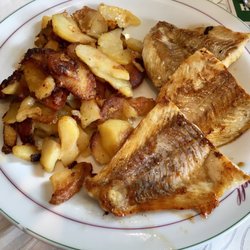 Tierra del Mar - Seelachsfilet "satt" mit Bratkartoffeln, dazu Salat und Nachtisch vom Buffet für 9,90€