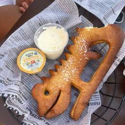 Iguana Pretzel