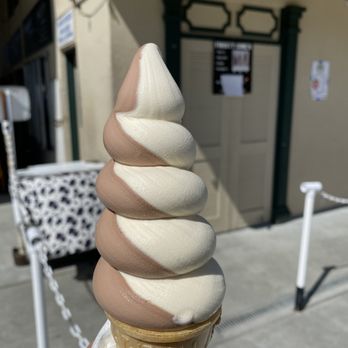 Meadowlark Dairy - Swirl cone (vanilla and chocolate) - Ice Cream & Frozen Yogurt Near Me - Pleasanton, California Meadowlark Dairy - Swirl cone (vanilla and chocolate) - Ice Cream & Frozen Yogurt Near Me - Pleasanton, California