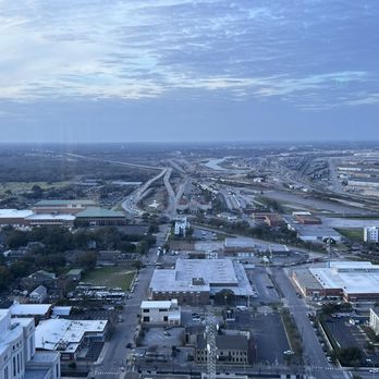 Dauphin's - Looking north. - Seafood Near Me - Mobile, Alabama
