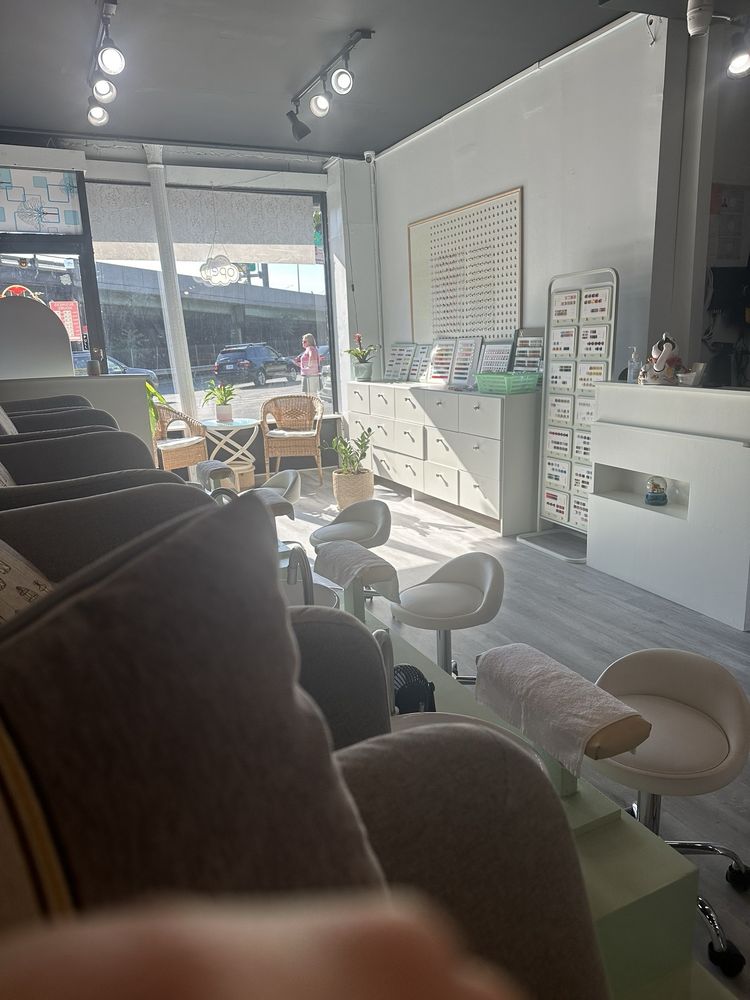 Hey Healthy Nail Logo