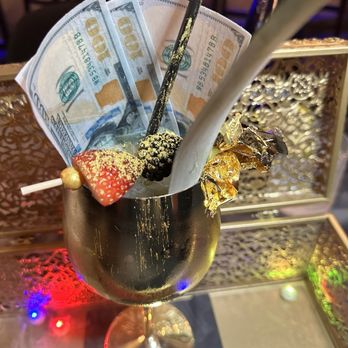 Deluxe Fun Dining - Tropical mocktail - Bars Near Me - Charlotte, North Carolina