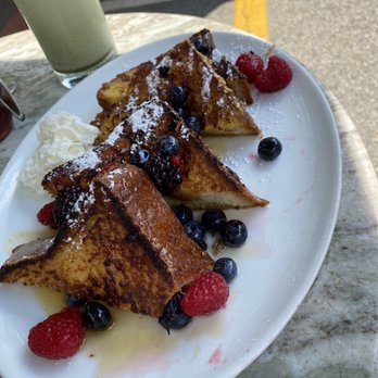 White Maple Café - Brioche French Toast (Brunch Menu) - New American Near Me - Ridgewood, New Jersey