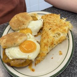 Gunther Toody's - Biscuit breakfast sandwich