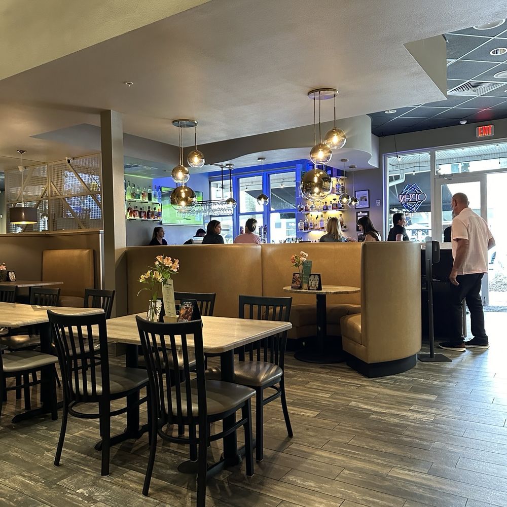 Remy’s on Main - Front of restaurant - Breakfast & Brunch Near Me - Bradenton, Florida